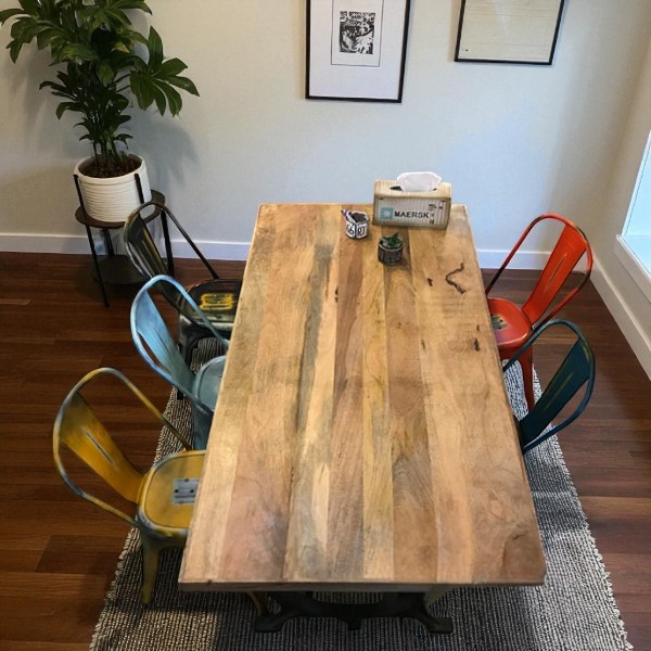 180公分寬餐桌可搭配6張椅子