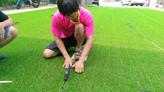 完工後重新檢視草皮完整度與再次尺寸核對