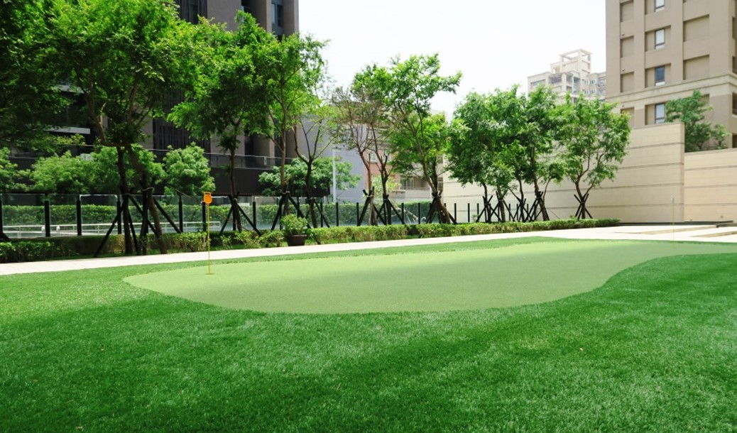 社區中庭高爾夫推桿區全景