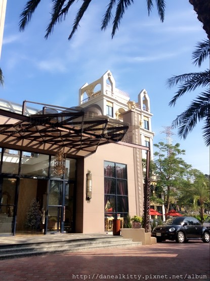 飯店總裁親自操刀設計頂樓空中果嶺