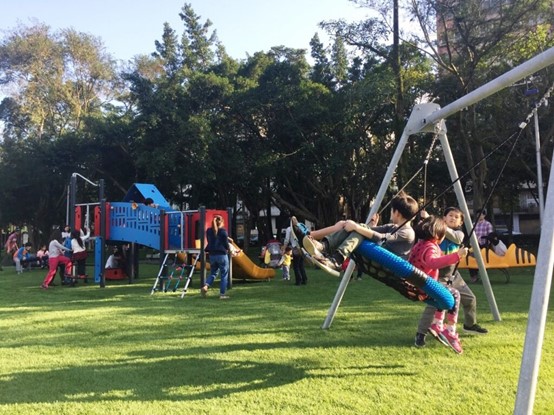 榮星公園可愛動物區的繽紛森林溜滑梯