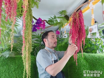 凌宗湧老師使用台灣本季植物妝點公車