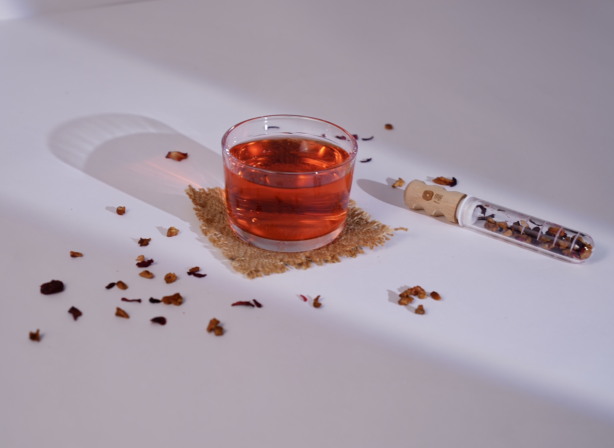 享受溫暖花果茶時光