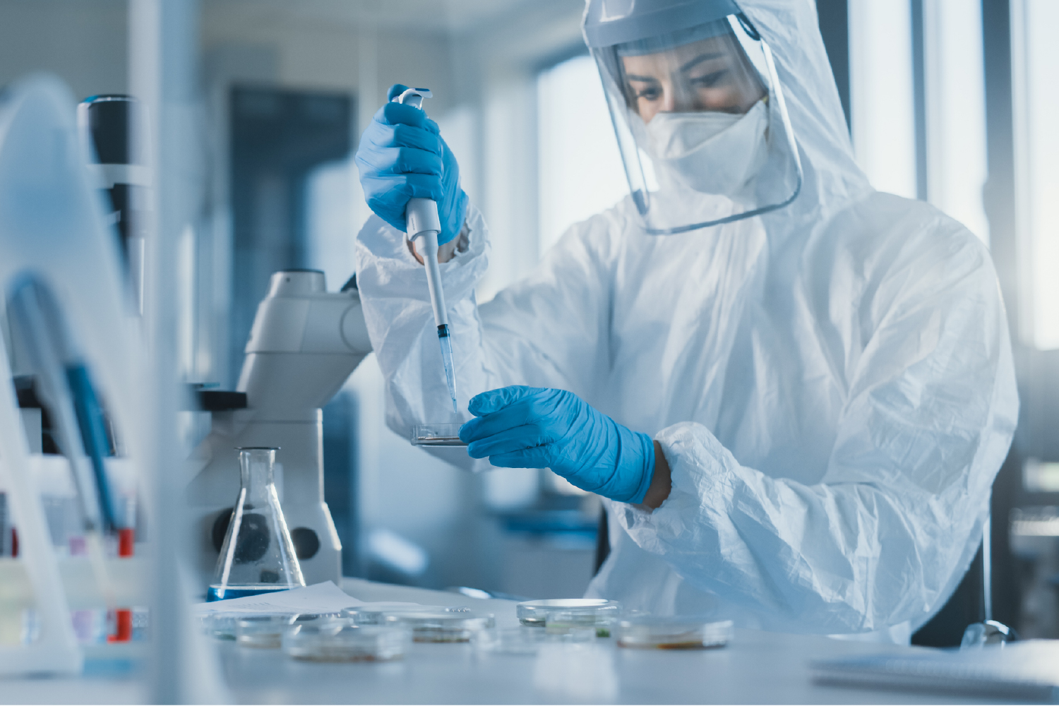 Cleanroom manufacturing environment following controlled cosmetic production procedures