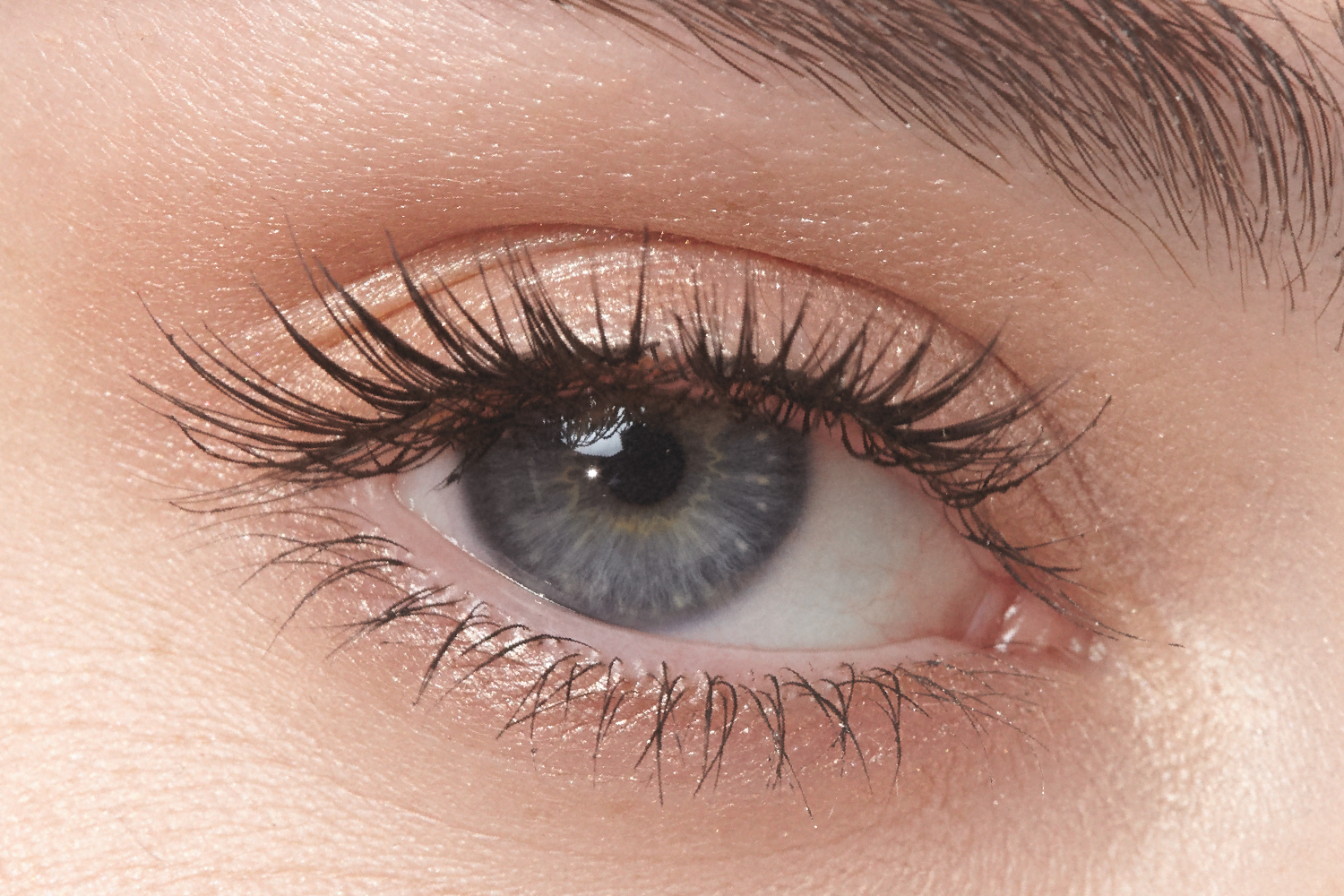 Close-up of a healthy, irritation-free eye after lash extension - representing low-stimulation, formaldehyde-free OEM lash glue formula.