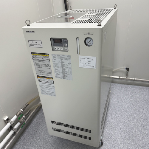 Temperature-controlled equipment supporting stable operation within cosmetic manufacturing processes